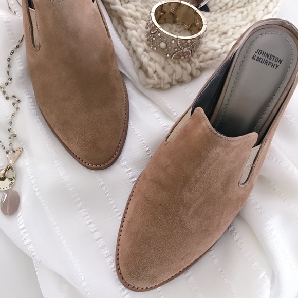 Johnston & Murphy Shoes - Johnston & Murphy | Nancy Suede Mule Wedges Camel | Sz 10